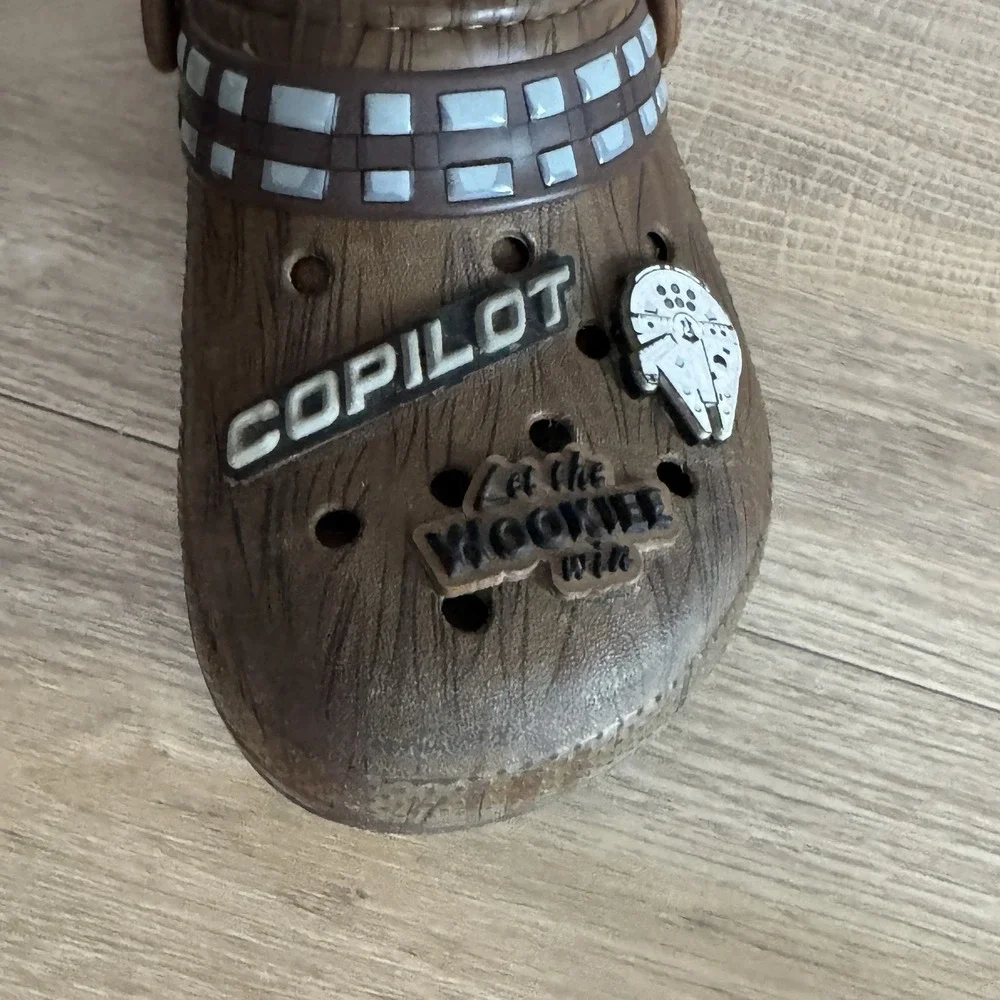 Crocs Star‎ Wars Chewbacca Copilot Clogs Kids J1 Youth Brown Limited Edition